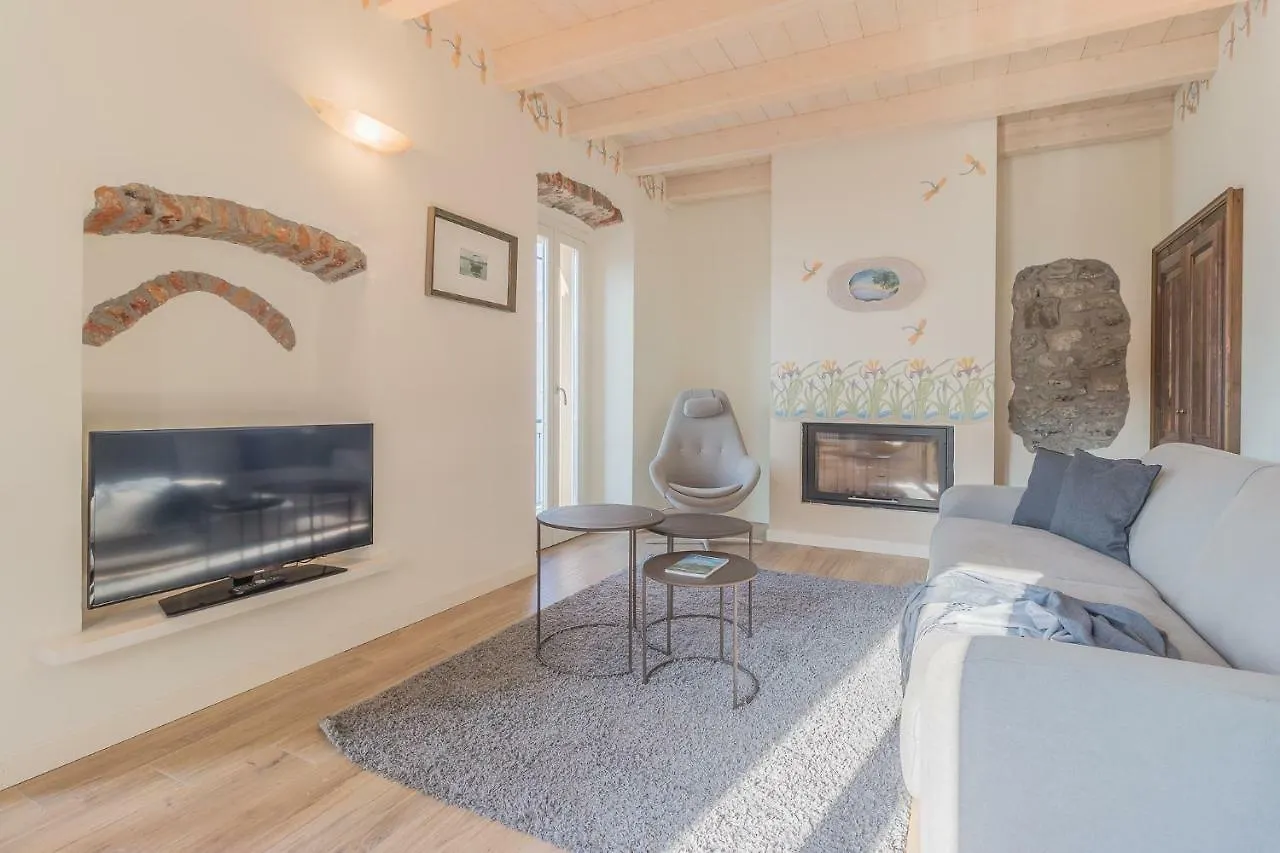Elizabeth House Varenna Apartment 0*,  Italy