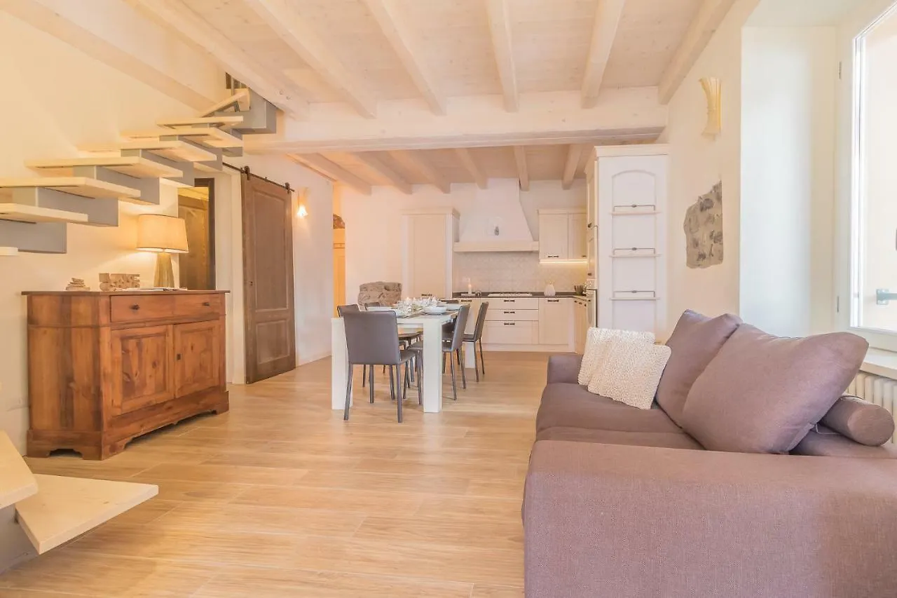 Elizabeth House Varenna Apartment
