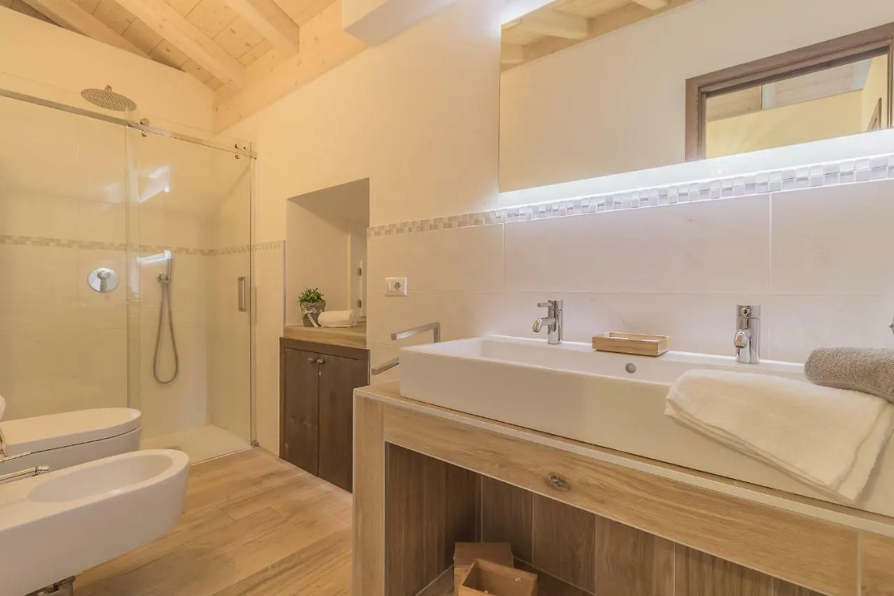 Elizabeth House Varenna Apartment 0*,